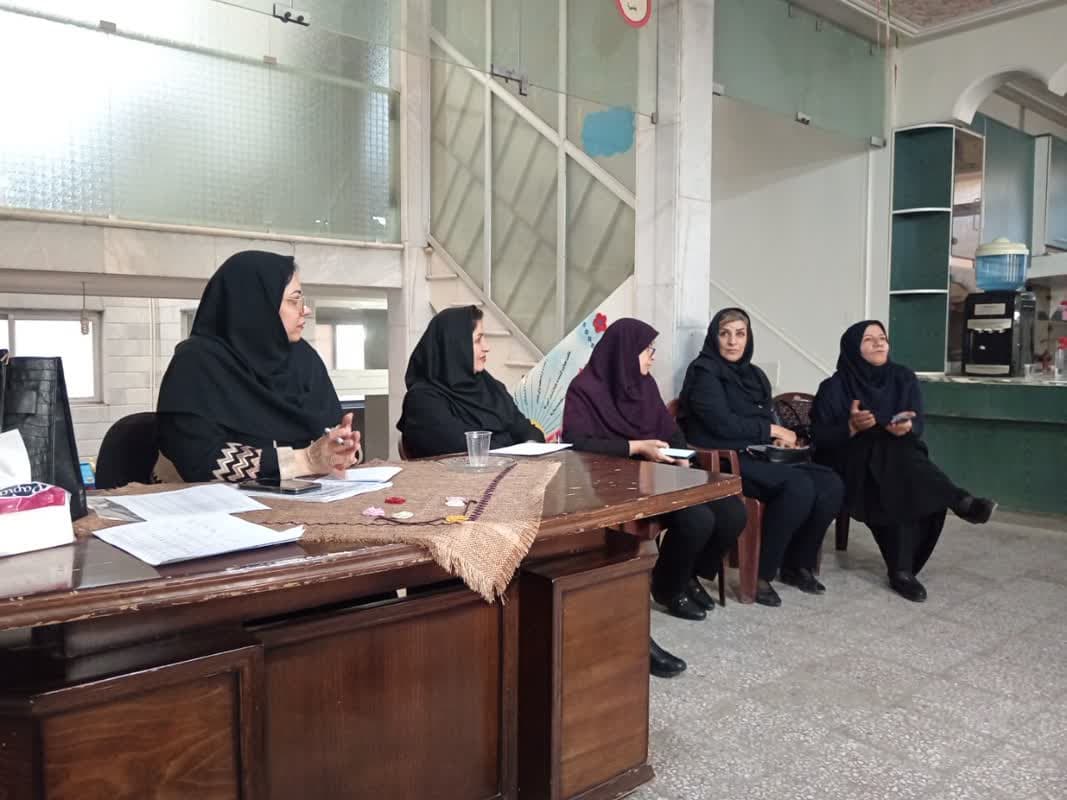 جلسه شورای معلمان و مدیران مجتمع اموزشی نگارین1405-1404