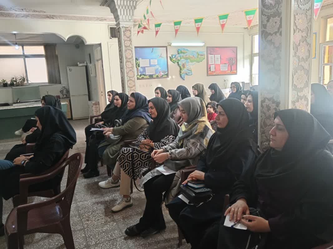 جلسه شورای معلمان و مدیران مجتمع اموزشی نگارین1405-1404